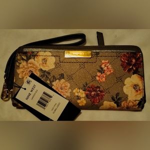Nine West Wristlet